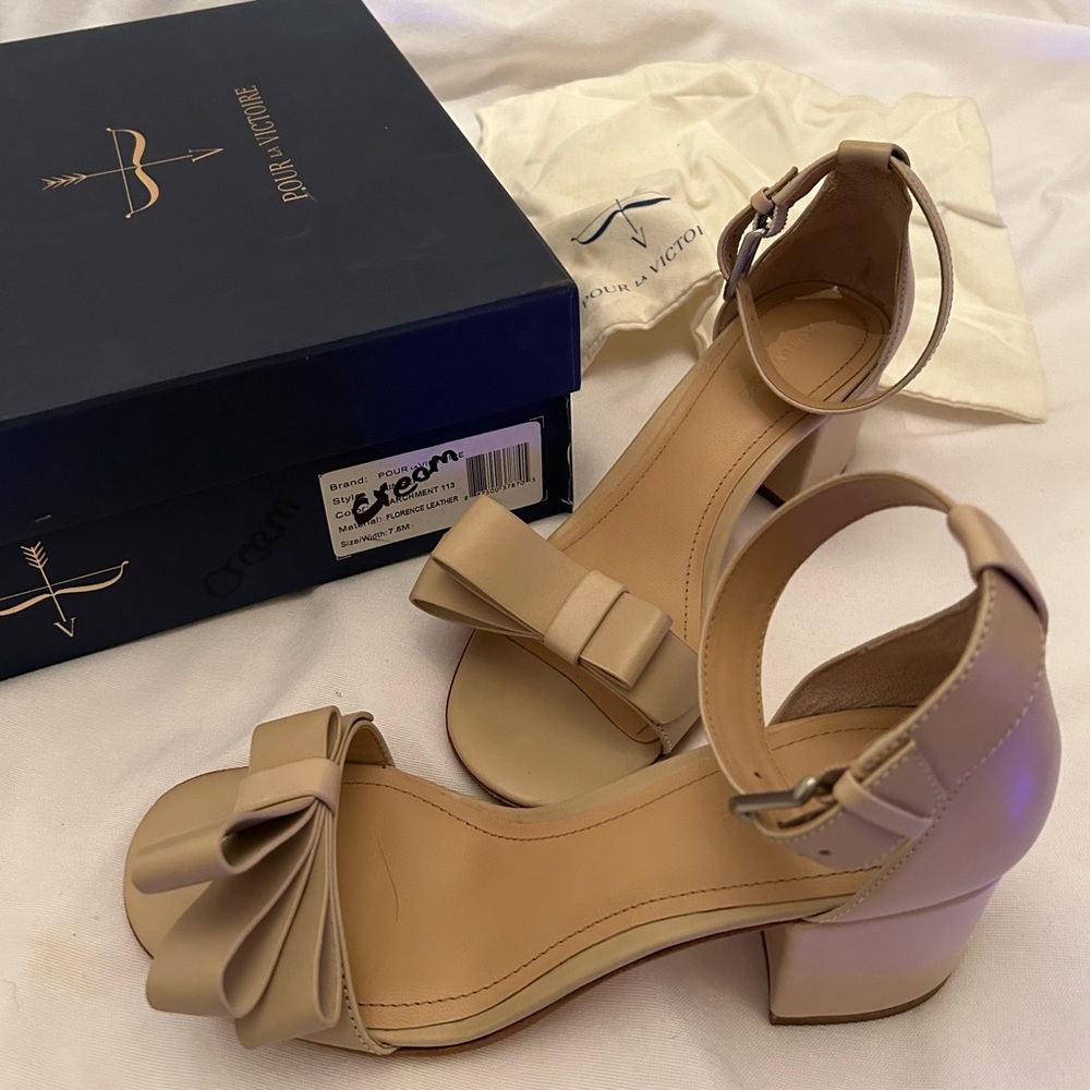 Pour La Victoire Cream Sandles Size 7.5